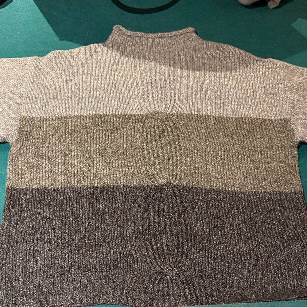 Gray Colorblock Sweater - Picture 4 of 4